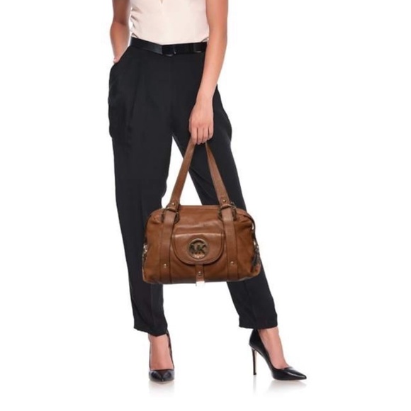 MICHAEL KORS FULTON BROWN PEBBLED LEATHER SHOULDER BAG - Picture 2 of 16